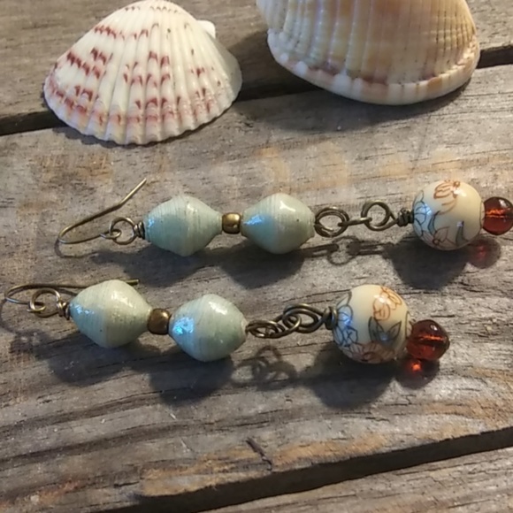 NWT Handmade Paper Bead Earrings - Picture 3 of 4